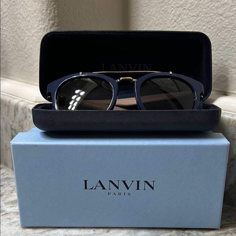 Lanvin Navy Blue Round Sunglasses with Dark Lenses SLN674M